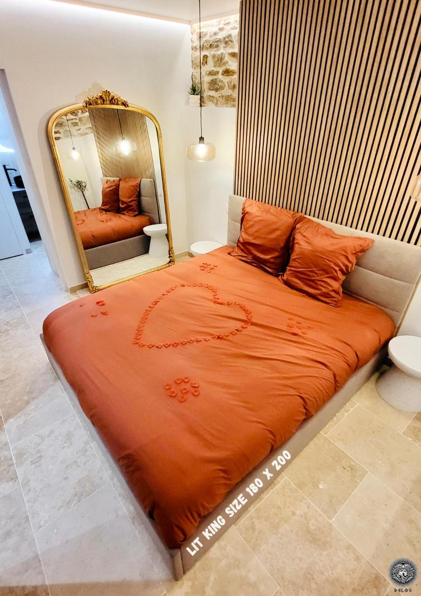 - La Suite Delos - Jacuzzi 2 Places - Centre Ville A Pied - Lit Queen Size - Parking Privee - Wifi - City Center Within Walking Distance - Кемпер Экстерьер фото
