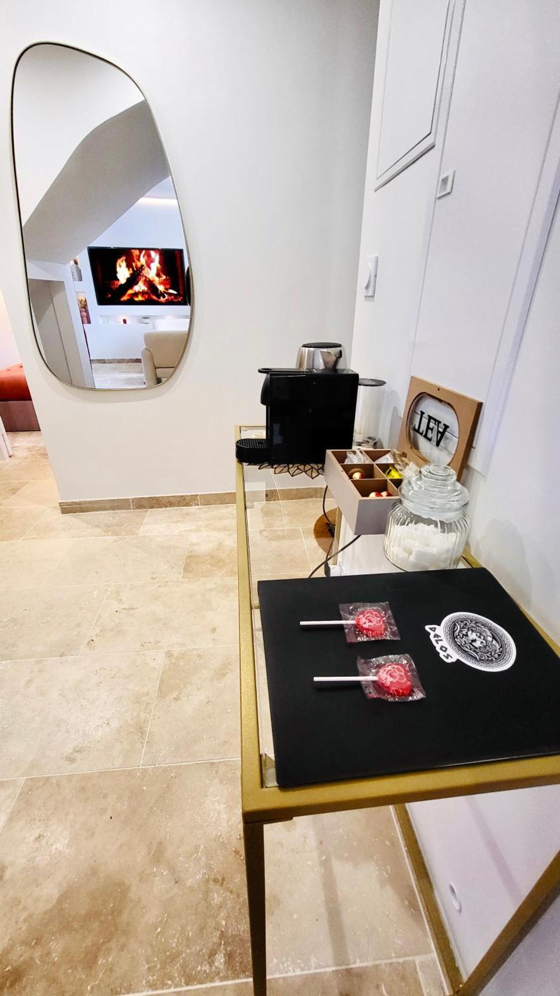 - La Suite Delos - Jacuzzi 2 Places - Centre Ville A Pied - Lit Queen Size - Parking Privee - Wifi - City Center Within Walking Distance - Кемпер Экстерьер фото