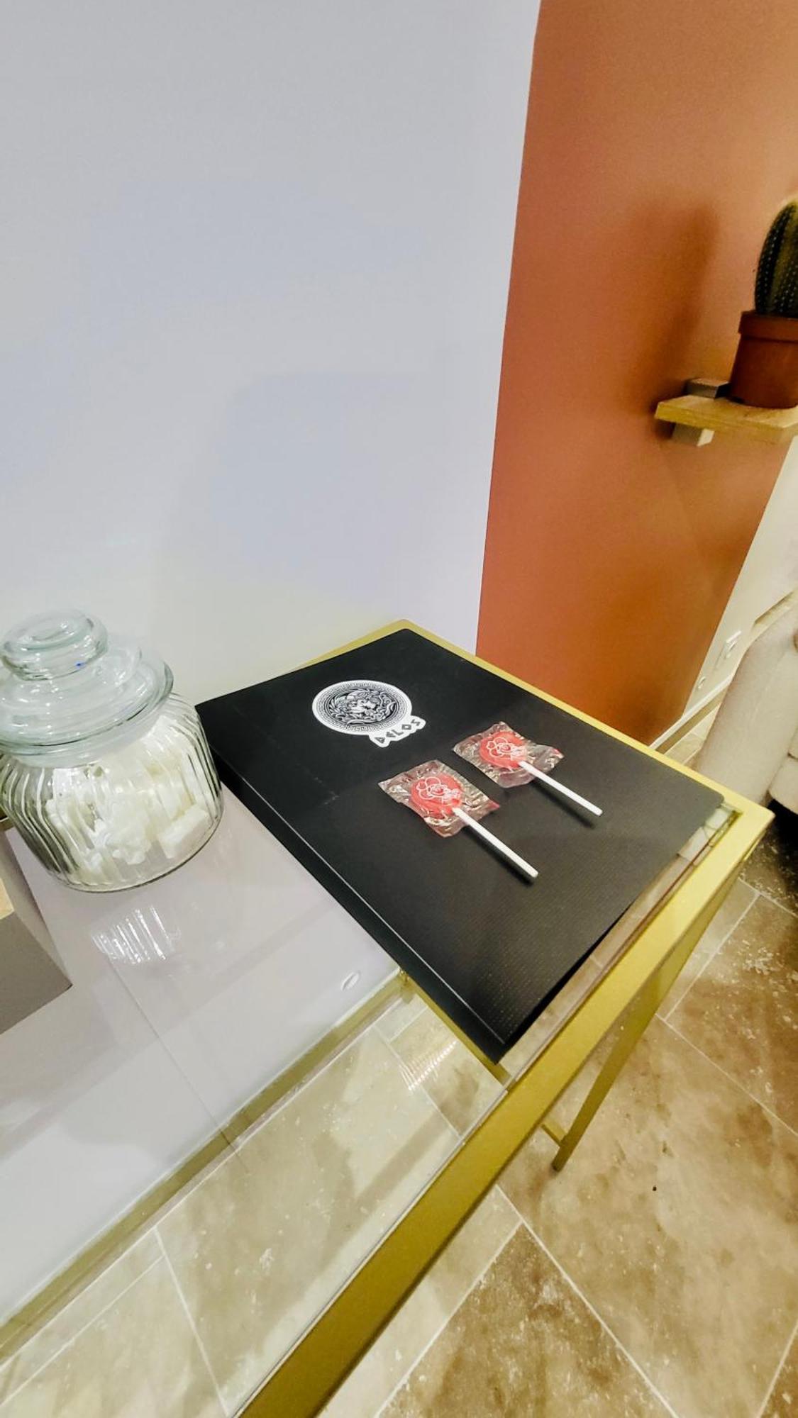 - La Suite Delos - Jacuzzi 2 Places - Centre Ville A Pied - Lit Queen Size - Parking Privee - Wifi - City Center Within Walking Distance - Кемпер Экстерьер фото