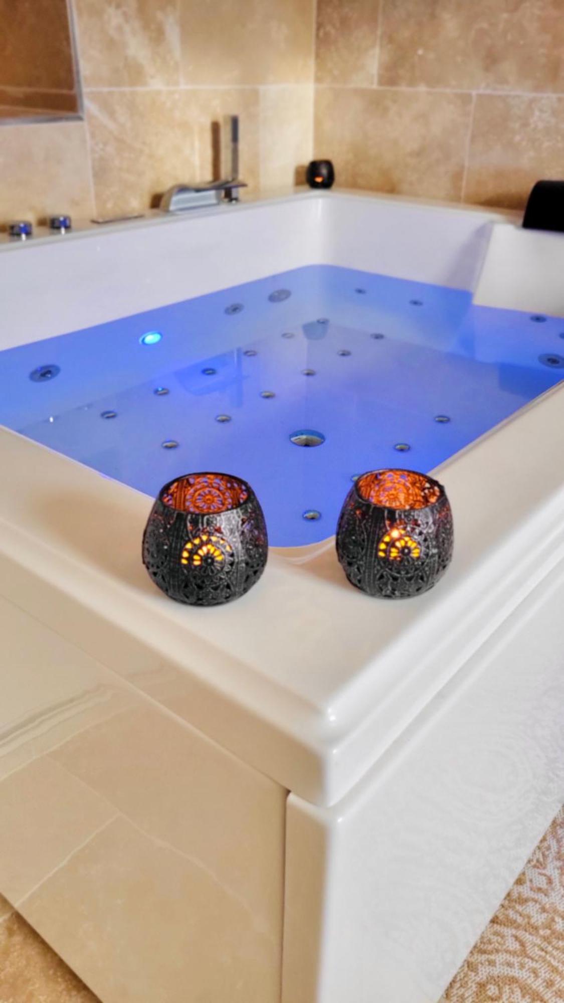 - La Suite Delos - Jacuzzi 2 Places - Centre Ville A Pied - Lit Queen Size - Parking Privee - Wifi - City Center Within Walking Distance - Кемпер Экстерьер фото